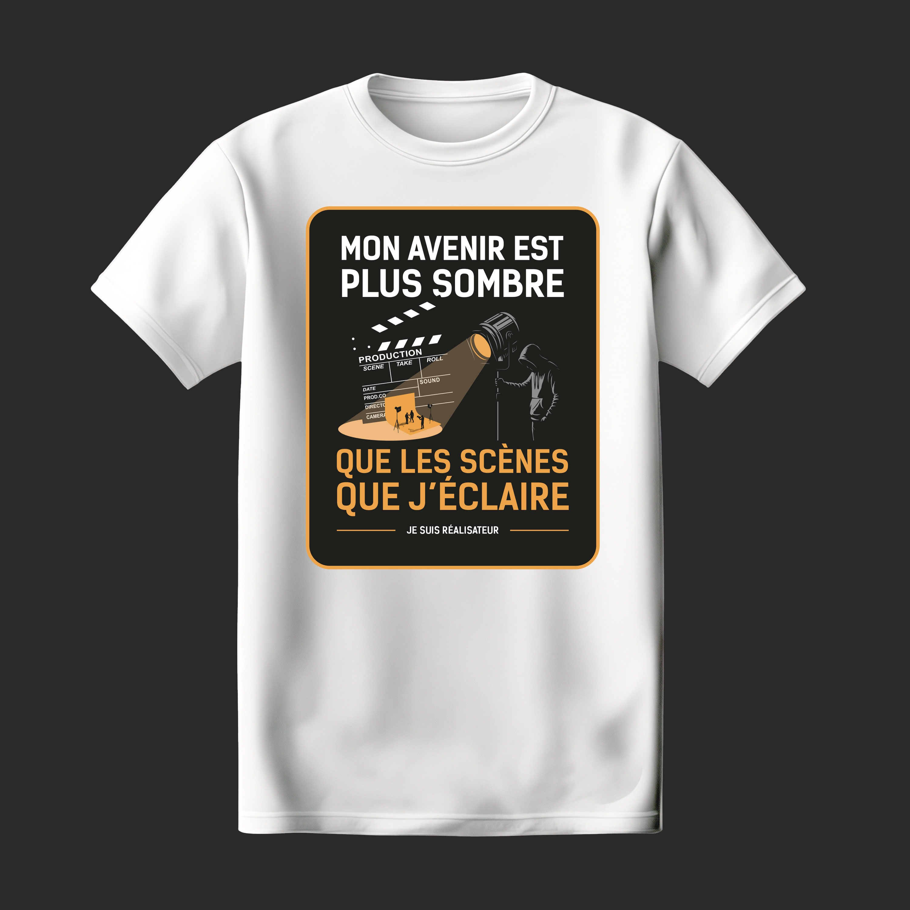 T-shirt blanc "Mon avenir est plus sombre que les scènes que j'éclaire"